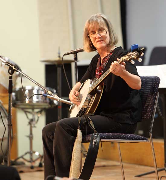 Joan Eliyesil plays the banjo tune "Panhandle Rag."