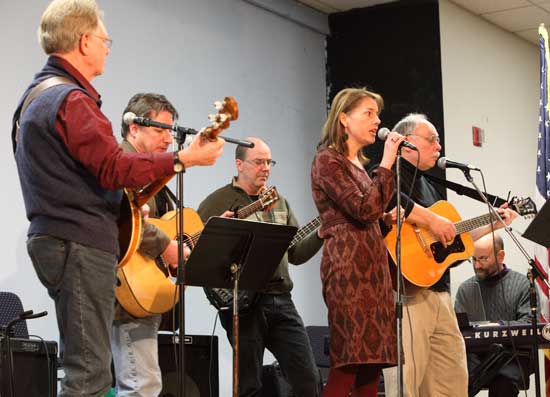 The Lost Chord performs "From a Distance." Left to right are Keith Miles, Steve Miller, Steve Ormsby, Helen Batchelder, Bill Cordner, and Jeff Ewald.