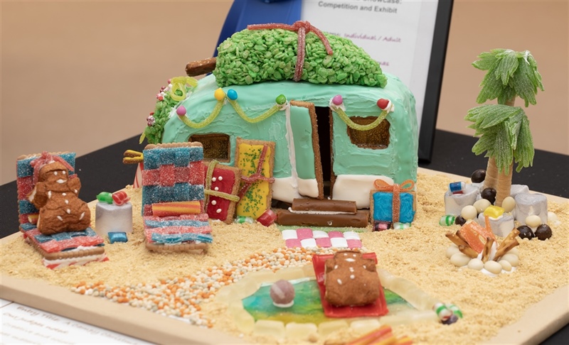 2025_gingerbread_9007